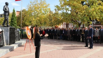 Taşova'da çelenk sunma programı düzenlendi