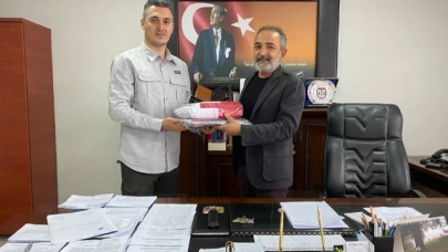 Tüm Okullara Türk Bayrağı ve Atatürk Posteri dağıtıldı