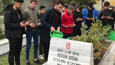 Ülkücü Gençlikten Şehitlik Ziyareti