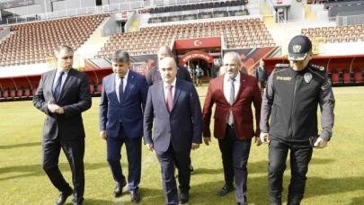 Vatandaşları milli maça davet etti