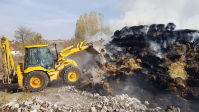 Yangında 2 bin 500 adet saman balyası kül oldu