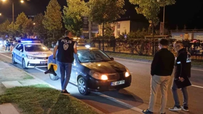Yaya geçidinde otomobil çarptı: 3 yaralı