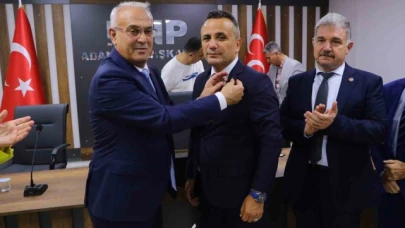Zafer Partisi'nden istifa edenler törenle MHP'ye katıldı