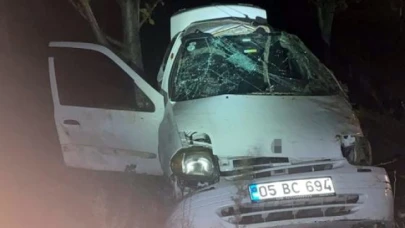 Amasya'da yoldan çıkan otomobil ağaca çarptı: 1 ölü, 1 yaralı