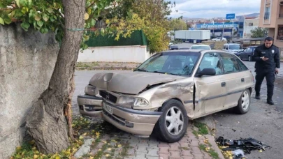 Arabasını yıkadı, ardından kaza yaptı: 3 yaralı