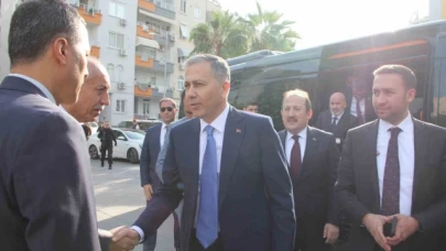 Bakan Yerlikaya: "Zehir tacirlerine hayatı zehretmeye devam ediyoruz"