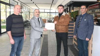 Çelik’ten Belediye Personeline Takdir Belgesi