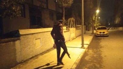 Çocuklara silah satan şahsın evine baskın