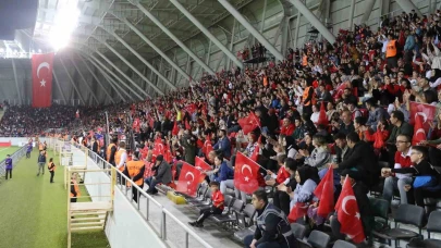 Çorum'da Kadın Milli Takımları seyirci rekoru kırıldı