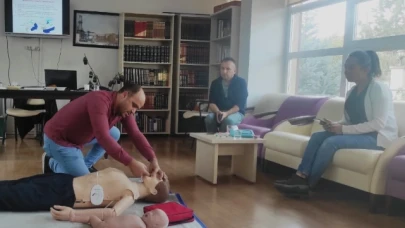 Huzurevi personeline ilk yardım eğitimi verildi