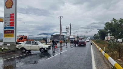 Kaza böyle geldi, araçlar yolda metrelerce kaydı