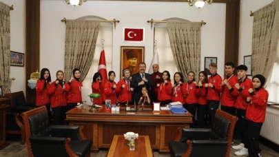 Merzifon Ak Wushu Kung-Fu Spor Kulübü sporcularından Başkan Kargı'ya ziyaret