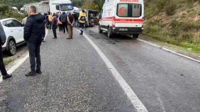 minibüs devrildi: 3 yaralı