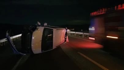 Minibüs ile otomobil çarpıştı: 3 yaralı