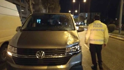 Minibüsün çarptığı genç kız ağır yaralandı