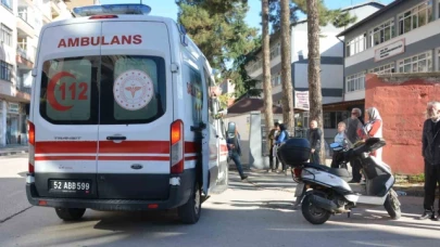 Motosiklet otomobille çarpıştı: 1 yaralı