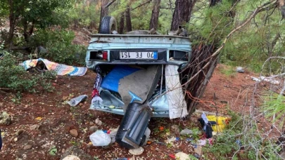 Otomobil 20 metreden aşağıya uçtu: 1 ölü 3 yaralı