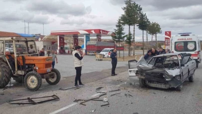 Otomobil ile traktör çarpıştı: 1 ölü, 1 yaralı