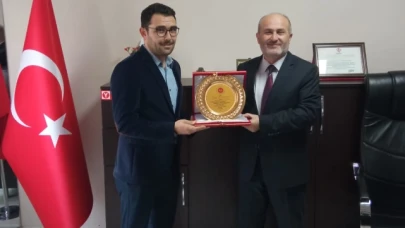 Suluova Müftülüğünden Din Görevlisine Teşekkür Plaketi