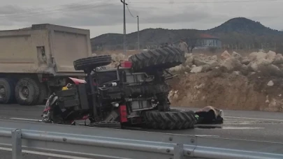 Tır traktöre çarptı: 2 ölü, 1 yaralı