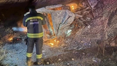 Tıra çarpan otomobil alev aldı: 2 ölü