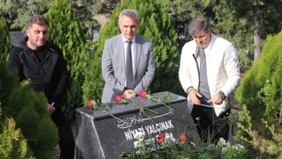 “Vefat eden öğretmenler kabri başında dualarla anıldı”