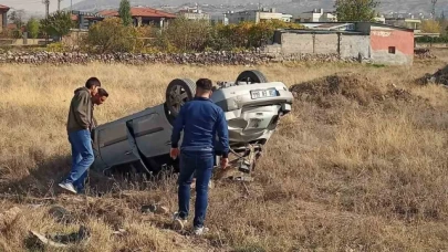 Yoldan çıkan otomobil takla attı
