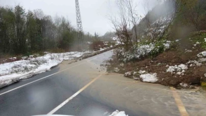 Zonguldak'ta sağanak ve fırtınanın ardından heyelan