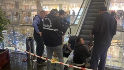 1,5 yaşındaki çocuğun  kopan 2 parmağı yerine dikildi