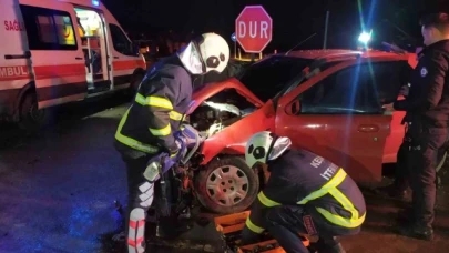 2 otomobilin çarpıştığı kazada 1 kişi öldü, 5 kişi de yaralandı