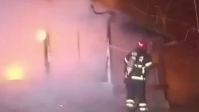 Ahşap ev alev alev yandı