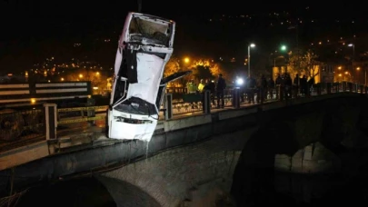 Amasya'da otomobil köprüden Yeşilırmak Nehri'ne uçtu: 1 ölü