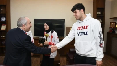 Başkan başarılı sporcuları makamında kabul etti