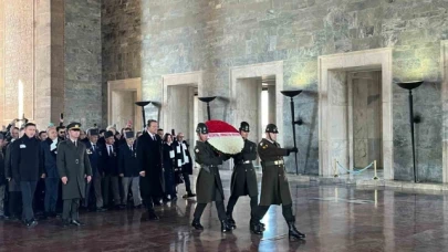 Beşiktaş Başkanı Arat ve beraberindeki heyet, Anıtkabir'i ziyaret etti