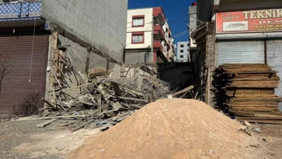 Beton dökümü sonrası inşaat çöktü: 1'i ağır 2 yaralı