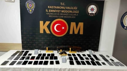 Çok sayıda gümrük kaçağı cep telefonu ele geçirildi: 2 gözaltı