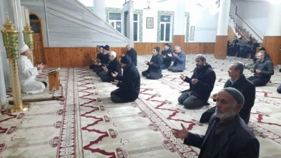 Dualar Şehitler İçin Edildi