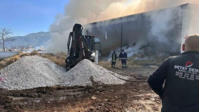 Elektrik kaçağından çıkan yangında 15 ton saman balyası kül oldu