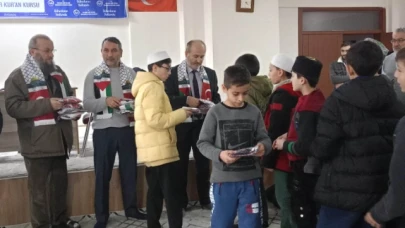 Hayırsever İş İnsanından Hafız Öğrencilere Hediye