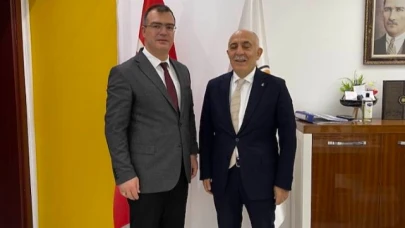 İstifa Etti, Aday Adayı oldu