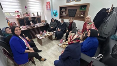 İYİ Partiden istifa edenler MHP’yi ziyaret etti
