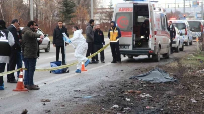 Karayolu kenarında ceset bulundu