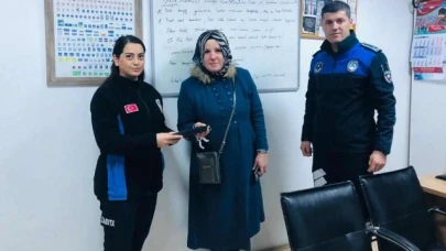 Kayıp para dolu cüzdanı vatandaş buldu, zabıta sahibine teslim etti