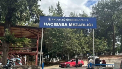 Kazada hayatını kaybeden anne ve oğlu, gözyaşları arasında defnedildi