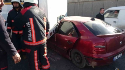 Kontrolden çıkan otomobil çarptığı araca ok gibi saplandı