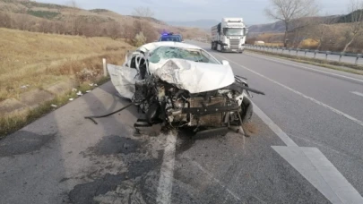 Merzifon'da öğrenci servisi ile otomobil çarpıştı: 2  yaralı
