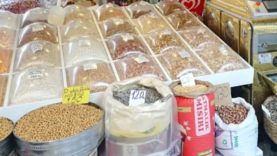 Merzifon'da yılbaşı öncesi kuruyemişçilerde hareket yok!
