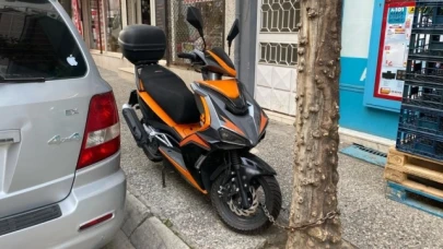 Motoru çalınmasın diye ağaca bağladı