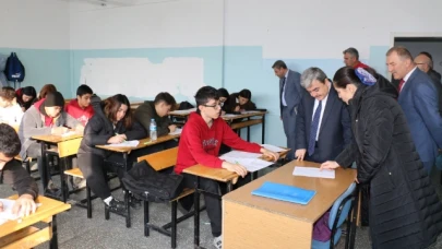 Müdür Türkmen, Öğrencilere Başarı Dileklerinde Bulundu