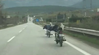 Ölümle dans ettiler: Motosikletin üzerinde tehlikeli yolculuk